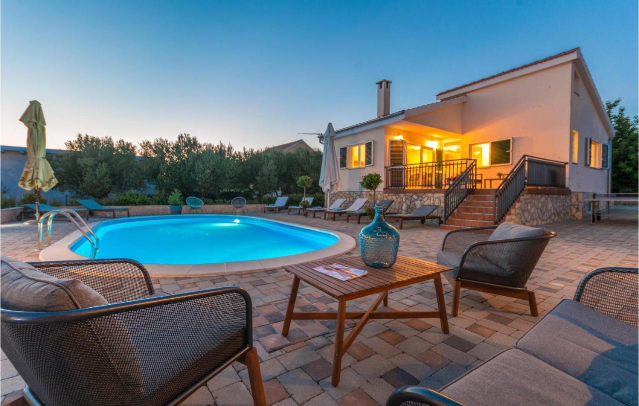 Holiday home 4 Bedroom Amazing In Polaca